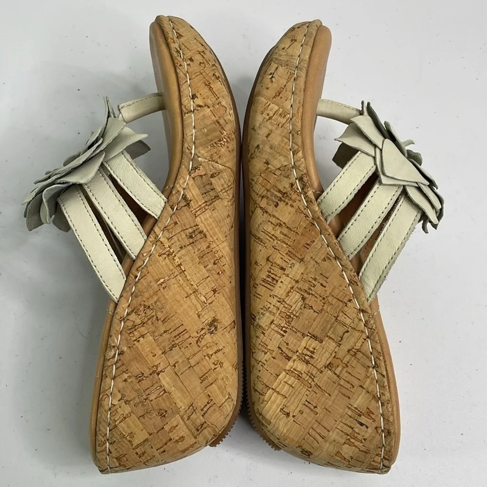Born Mia w22259 cream cork wedge sandal with leather flower